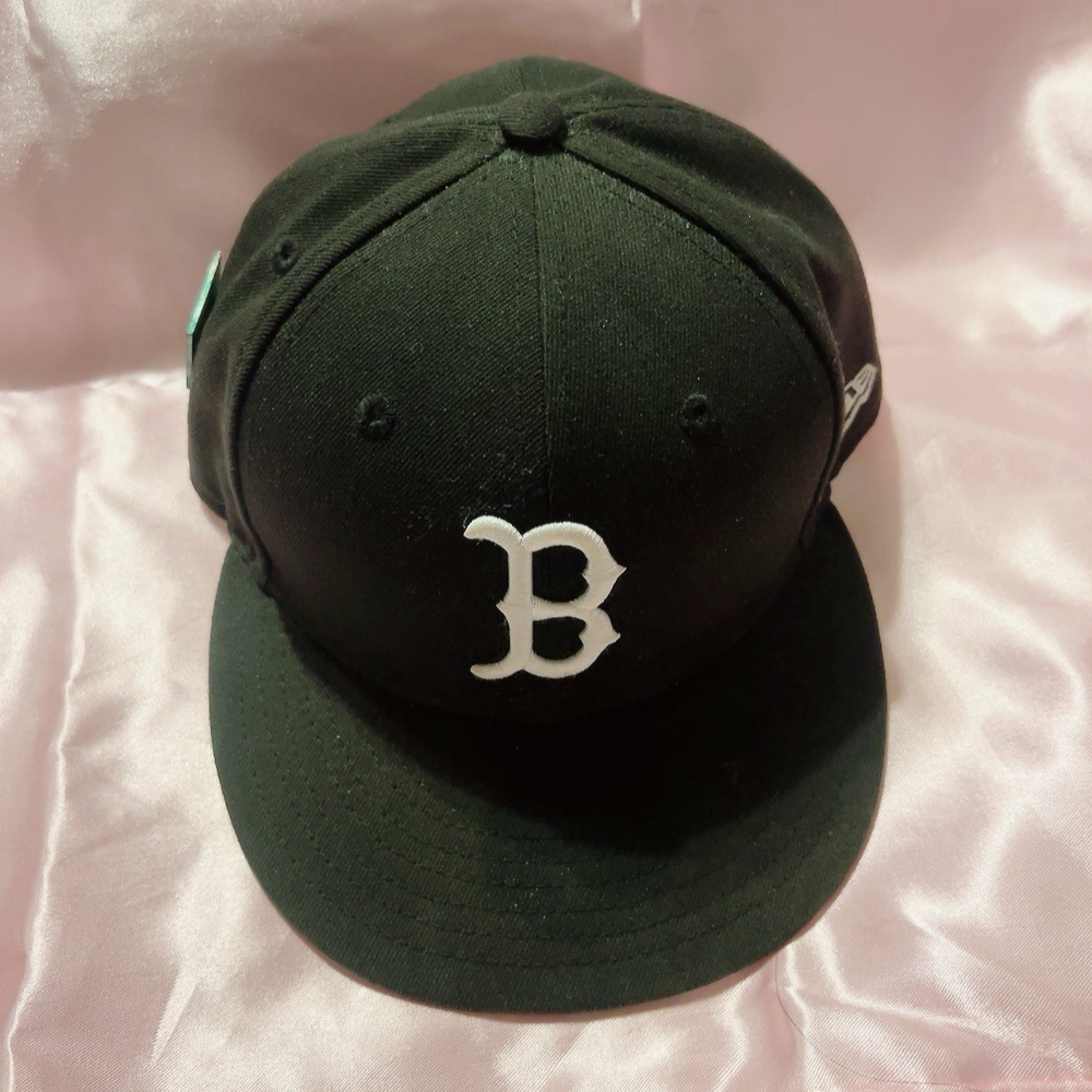 Boston Red Sox New Era Black Team Logo 59FIFTY Fitted Hat